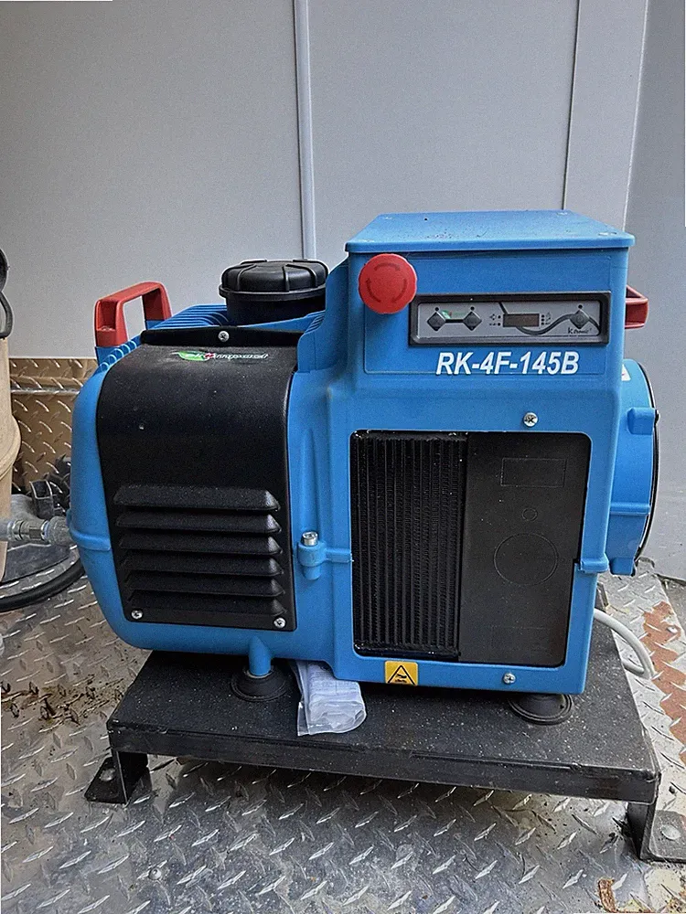 PneuTech RK4F-145B4HP Rotary Screw Air Compressor. Only 40 Hrs,Perfect Condition